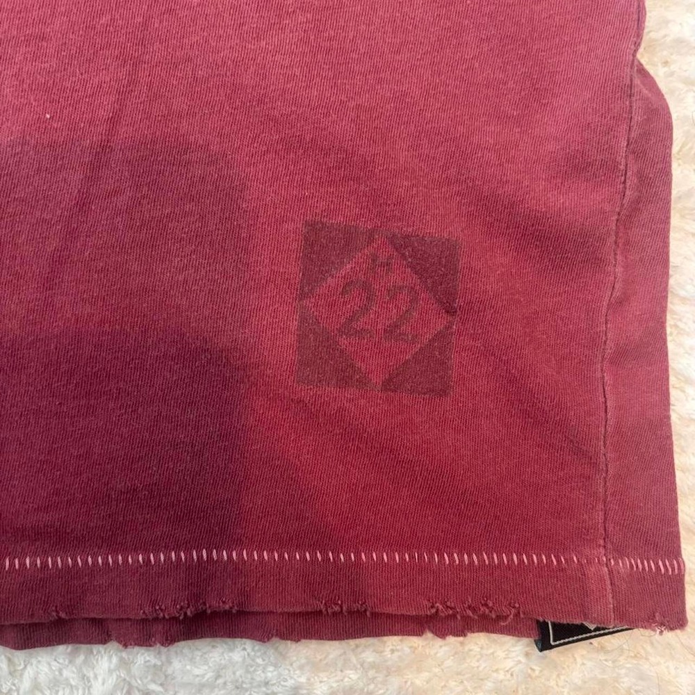 M22 burgundy distressed t-shirt - Picture 4 of 8